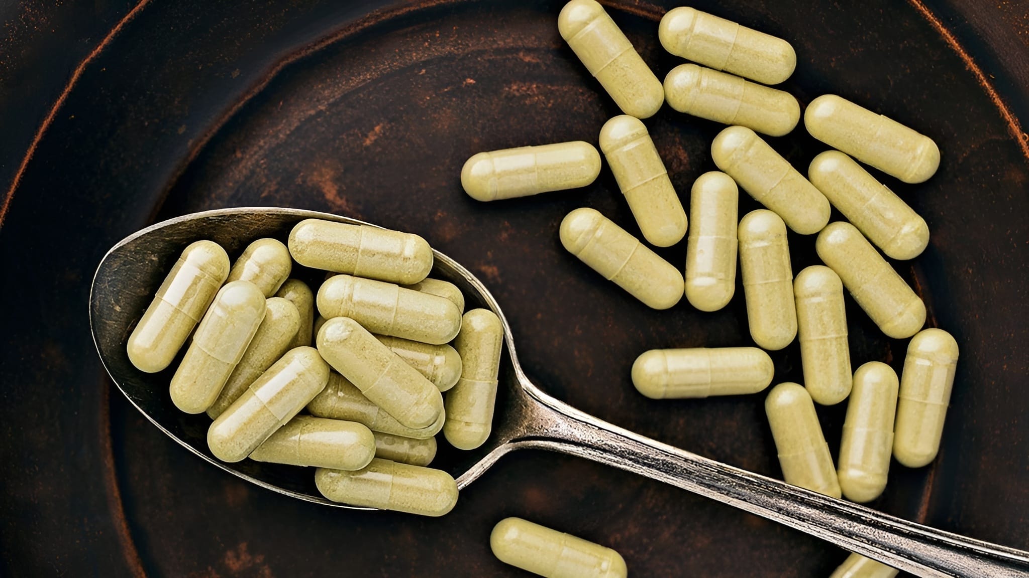 A spoon filled with quercetin and zinc for immune system support.